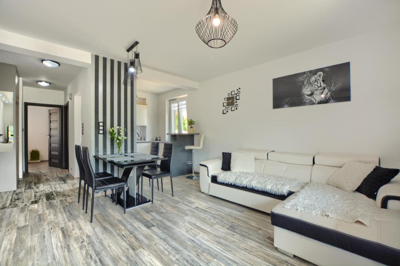 Apartament Glamour Ustrzyki Dolne Esterno foto