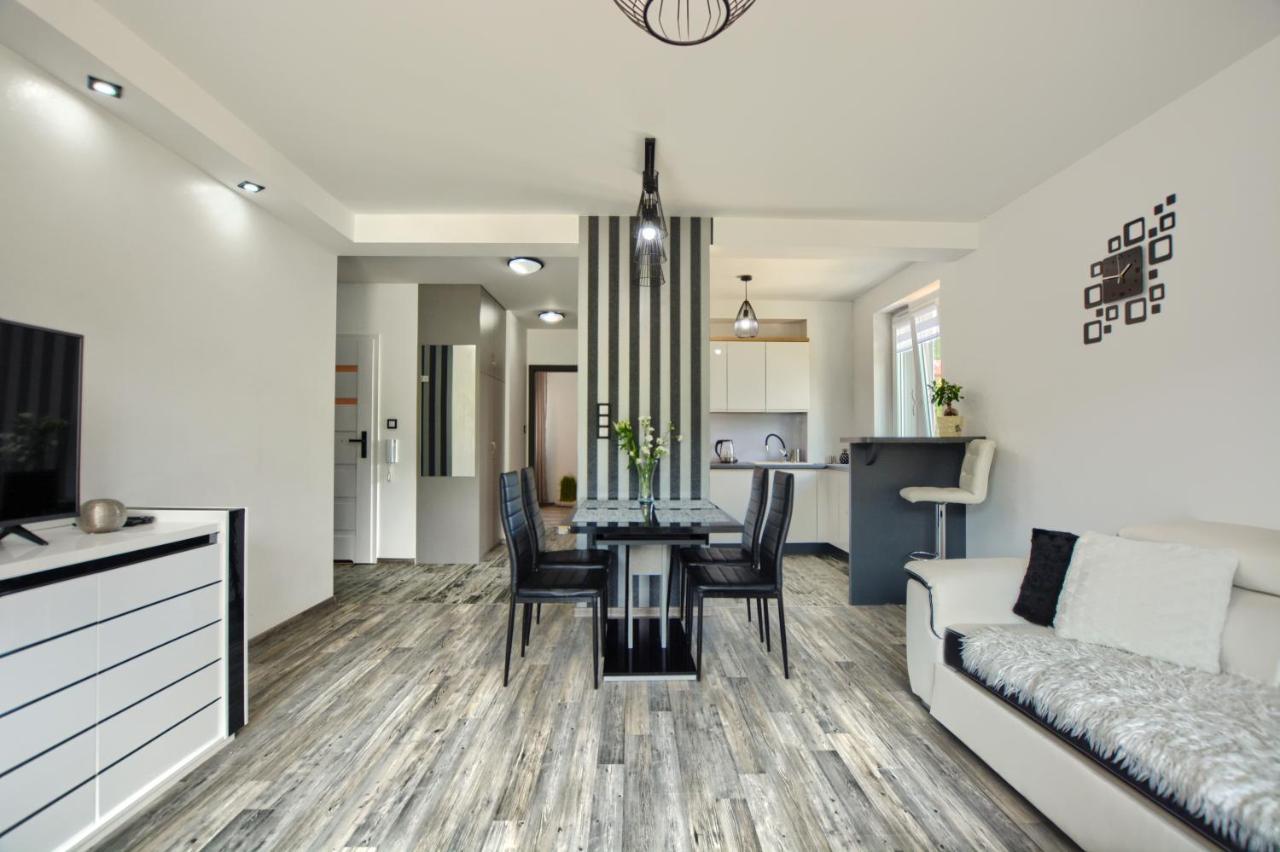 Apartament Glamour Ustrzyki Dolne Esterno foto